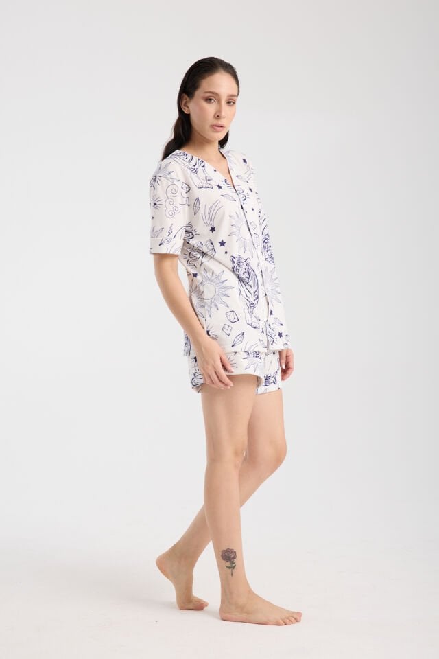 Calm Gömlek Şort Düğmeli Pijama Takımı Renkli Desenli White Tiger