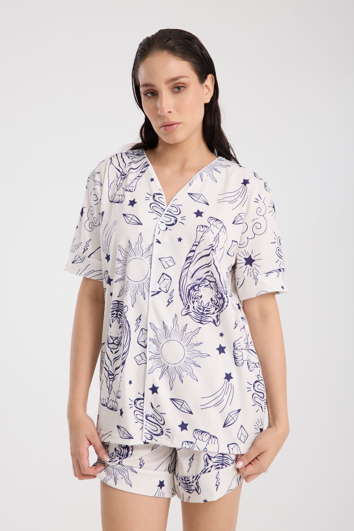 Calm Gömlek Şort Düğmeli Pijama Takımı Renkli Desenli White Tiger